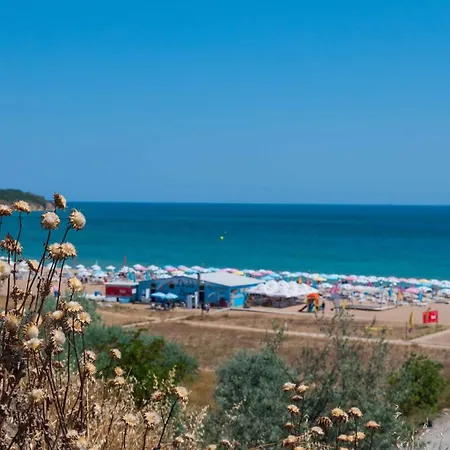 June One Bedroom Sea View Diamond Apartment *